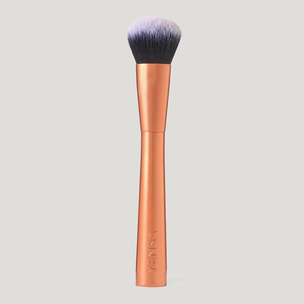 Nwt SKIN ON SKIN COMPLEXION BRUSH.  Holiday pick🎁